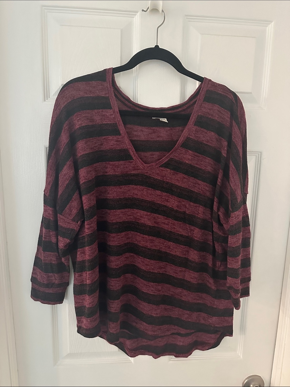 American Eagle Striped V-Neck Women's Top in Burgundy and Black Size M